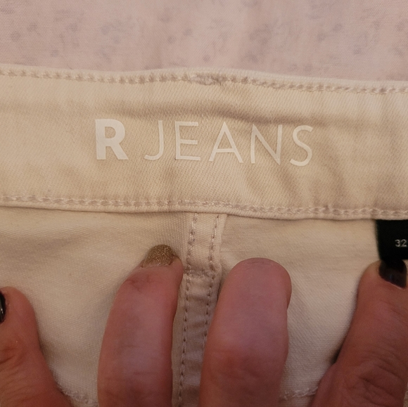 Reitmans warm white straight leg cropped jeans with raw hem, size 32 - Picture 2 of 6